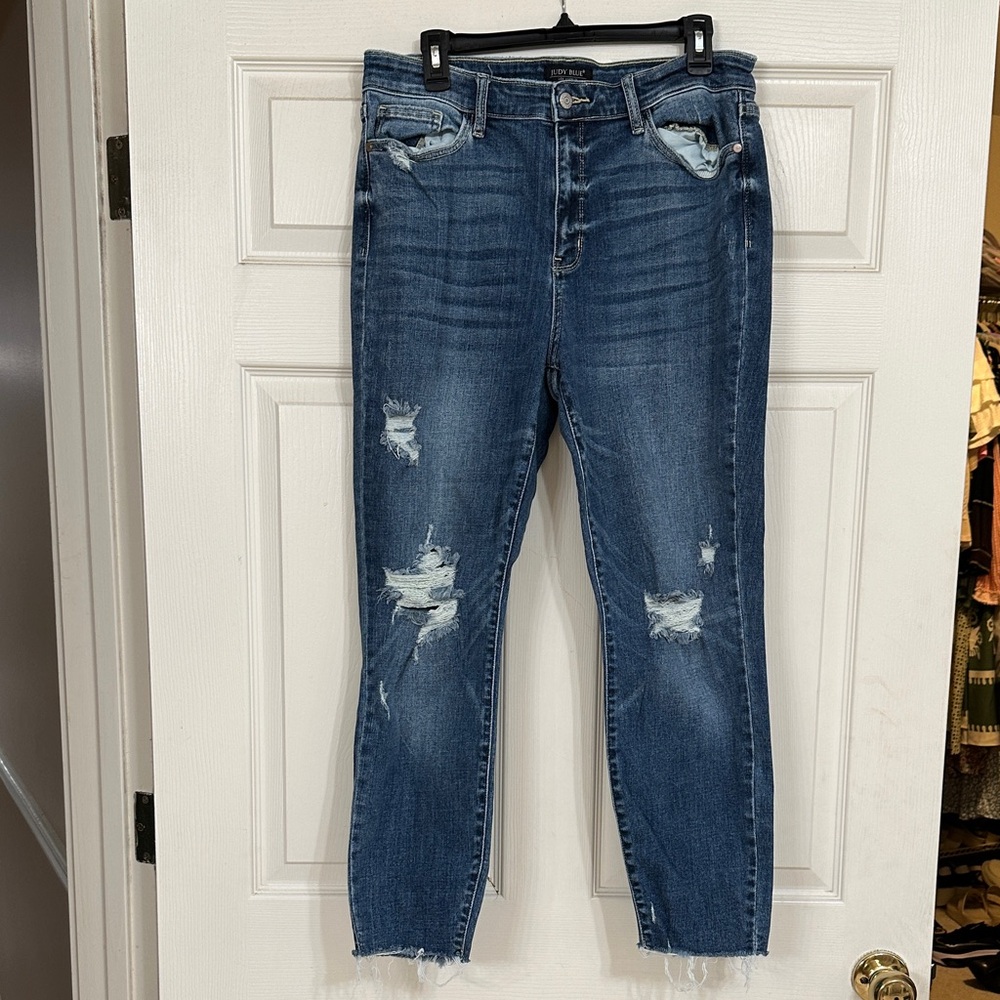 Judy Blue Distressed Ankle Jeans in Dark Blue